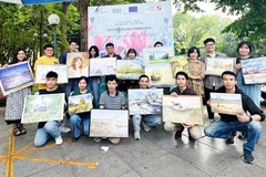 Artistas en el rincón de Polinia (Fuente: VNA)