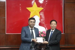 El cónsul general de la India en Ciudad Ho Chi Minh, Madan Mohan Sethi, yNguyen Thuc Hien, vicepresidente del Comité Popular de la ciudad de Can Tho (Fuente: VNA)