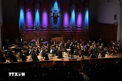 La Orquesta Sinfónica Académica Estatal de Moscú actúa una obra (Fuente: VNA)
