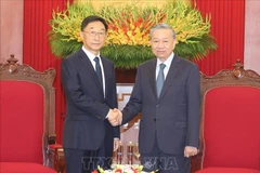 El secretario general del Comité Central del Partido Comunista de Vietnam (PCV) y presidente, To Lam, y Liu Ning, miembro del Comité Central del Partido Comunista de China (PCCh) y secretario del Comité del PCCh de la Región Autónoma Zhuang de Guangxi de China. (Fuente: VNA)