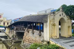 Arquitectura única del puente de azulejos Thuong Nong en provincia de Nam Dinh