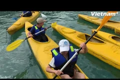 (Video) Exploran en kayak los arrecifes de coral en la bahía de Lan Ha