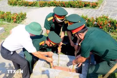 Entierro de los restos de mártires. (Fuente:VNA)