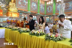 La viceministra de Relaciones Exteriores de Vietnam Le Thi Thu Hang y los delegados en el evento. (Fuente:VNA)