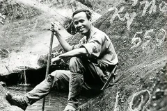 El periodista Luong Nghia Dung en el campo de batalla de Quang Tri. (Fuente: VNA)