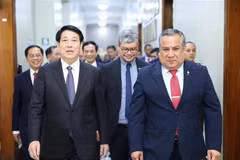 El presidente vietnamita, Luong Cuong, se reunió con el titular del Consejo de Ministros, Gustavo Adrianzén. (Fuente: VNA)