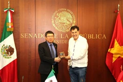 El presidente de la Mesa Directiva del Senado mexicano, Gerardo Fernández Noroña, recibe al embajador de Vietnam en el país. (Fuente:VNA)