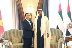 El primer ministro vietnamita, Pham Minh Chinh, se reúnió con el presidente de los Emiratos Árabes Unidos, Mohammed bin Zayed Al Nahyan, durante su visita para asistir a la Cumbre de la ASEAN y el Consejo de Cooperación del Golfo (CCG) en Arabia Saudita en 2023. (Fuente: VNA)