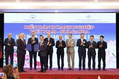 El presidente búlgaro, Rumen Radev, participó en el Foro Empresarial Vietnam-Bulgaria (Fuente: VNA)
