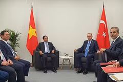 El primer ministro vietnamita, Pham Minh Chinh, se reunió con el presidente de Turquía, Recep Tayyip Erdogan, en el marco de su viaje a Rusia para asistir a la Cumbre del grupo ampliado de BRICS en la ciudad rusa de Kazán (Fuente: VNA)