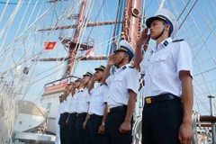 Buque escuela de Armada Popular de Vietnam visita Singapur 