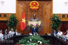 Premier vietnamita se reúne con personas con méritos revolucionarios de ciudad central de Da Nang 