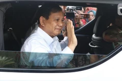 Nombra presidente de Indonesia a su rival electoral ministro de Defensa