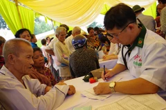 Ofrecen atención médica a personas pobres en región fronteriza Vietnam-Camboya