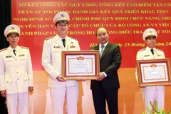Pide premier de Vietnam perfeccionar la calidad de la policía nacional 