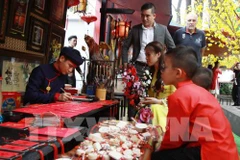 Calle de Caligrafía de Ciudad Ho Chi Minh atrae atención del público