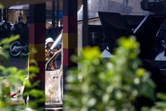 Explosión en almacén de municiones de policía indonesia 