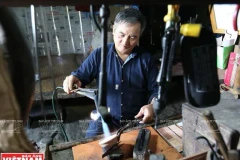 El último grabador de plata en la montaña norvietnamita Po Ly Ngai