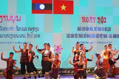 Efectúan intercambio cultural entre minorías étnicas en provincias fronterizas de Vietnam y Laos