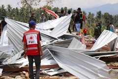 Miles de indonesios se mantienen en refugios temporales tras terremotos y tsunamis