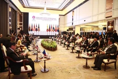 Encuentro entre líderes de ASEAN con representantes legislativos, juveniles y empresariales del Sudeste de Asia