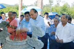 Rinde homenaje premier vietnamita a héroes y mártires en Quang Nam 