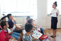 Inician curso de verano del idioma vietnamita en República Checa