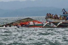 Reportan en Filipinas decenas de muertos por naufragio 