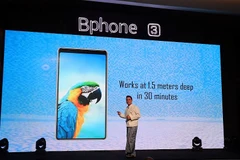 Presentan teléfonos móviles vietnamitas Bphone 3 en Myanmar