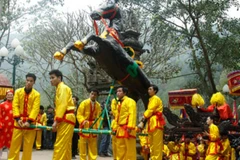 Festival de Giong en el templo Phu Dong y el templo Soc