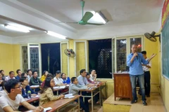 Alivia veterano estadounidense heridas de guerra en Hanoi- Ciudad por la paz