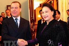 Dialogan presidenta del Parlamento de Vietnam y primer ministro de Rusia
