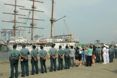 Buque escuela de la Armada de Vietnam concluye visita a Indonesia 