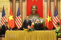 Firman acuerdos multimillonarios aerolíneas vietnamitas y compañías estadounidenses 