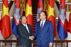 Premier vietnamita recibe al presidente de Asamblea Nacional de Camboya 