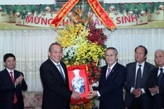 Extiende vicepremier de Vietnam saludos navideños a comunidades religiosas