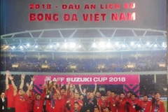 Resaltan hazañas de futbolistas vietnamitas mediante fotolibro temático
