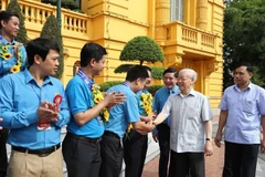  Máximo dirigente de Vietnam se reúne con representantes sindicales destacados