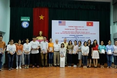Veteranos de EE.UU. ofrecen atención médica en Vietnam a víctimas del Agente Naranja
