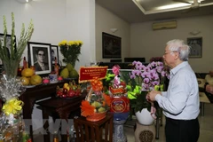 Máximo dirigente de Vietnam rinde tributo al secretario general Nguyen Van Linh