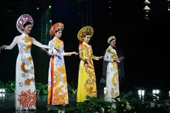 Festival resalta belleza del traje tradicional de Vietnam
