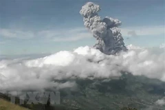 Indonesia emite máxima alerta de aviación tras la erupción del volcán Merapi 