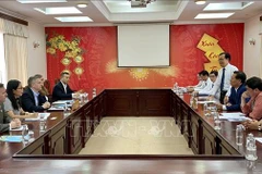 EE.UU. ayudará a An Giang a enfrentar la sequía, deslizamientos de tierra e intrusión salina