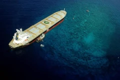 Evacuan a cientos de personas en Filipinas por derrame de petróleo