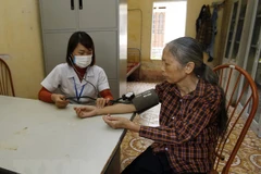Ministerio de Salud recomienda a personas mayores prevenir la epidemia en casa