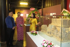 Efectúan exhibición por 60 aniversario del hermanamiento de Hanoi-Hue-Saigón