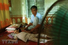 Mejoran calidad del cuidado a víctimas vietnamitas del Agente Naranja 