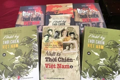 Efectúan encuentro con autores de colección de libros “Diario de tiempos de guerra en Vietnam”