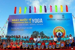 Celebran en provincia vietnamita de Quang Ninh Día Internacional del Yoga
