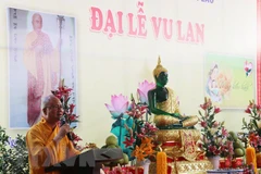 Celebran ceremonia budista de Vu Lan para seguidores de origen vietnamita en Laos